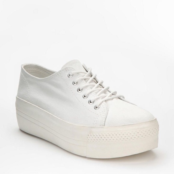 Urban Outfitters Shoes - Vagabond white platform holly sneakers